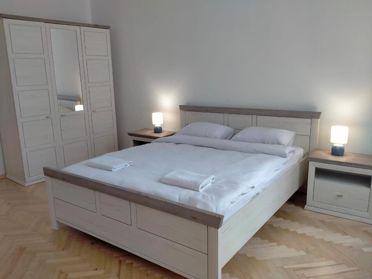 Avangard Kryva Lypa 3 Apart Lviv Buitenkant foto