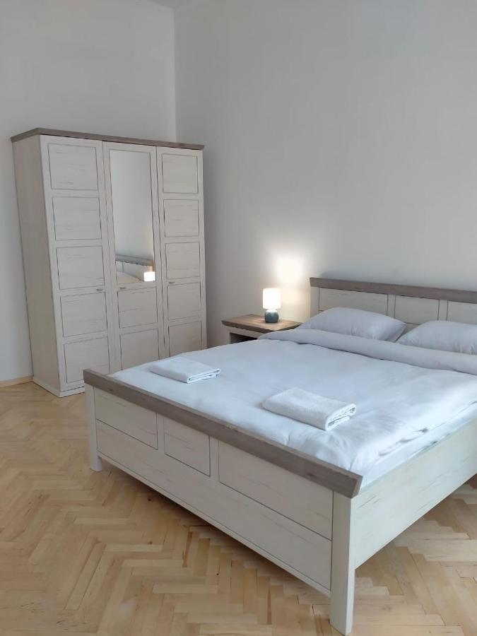 Avangard Kryva Lypa 3 Apart Lviv Buitenkant foto
